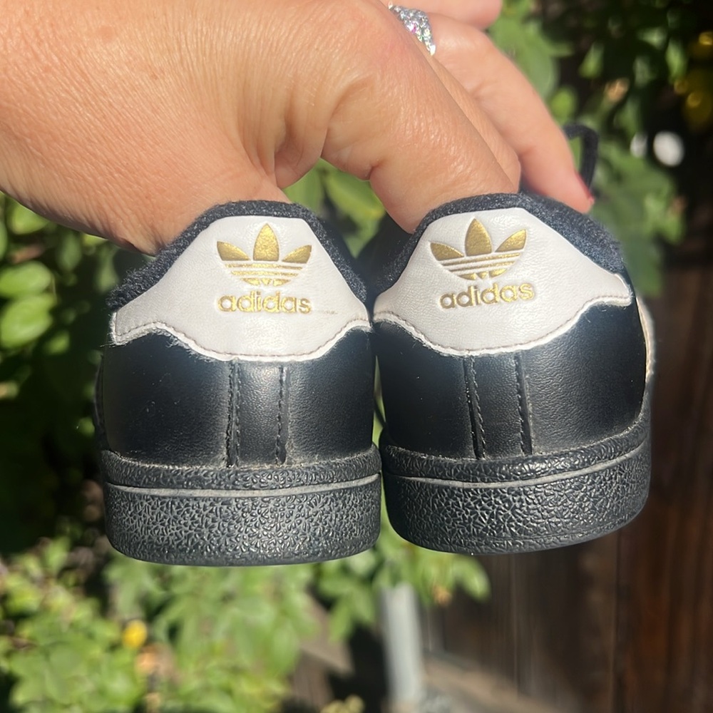 Adidas Kid's Black and White Trainers. Size 10 - Picture 4 of 15